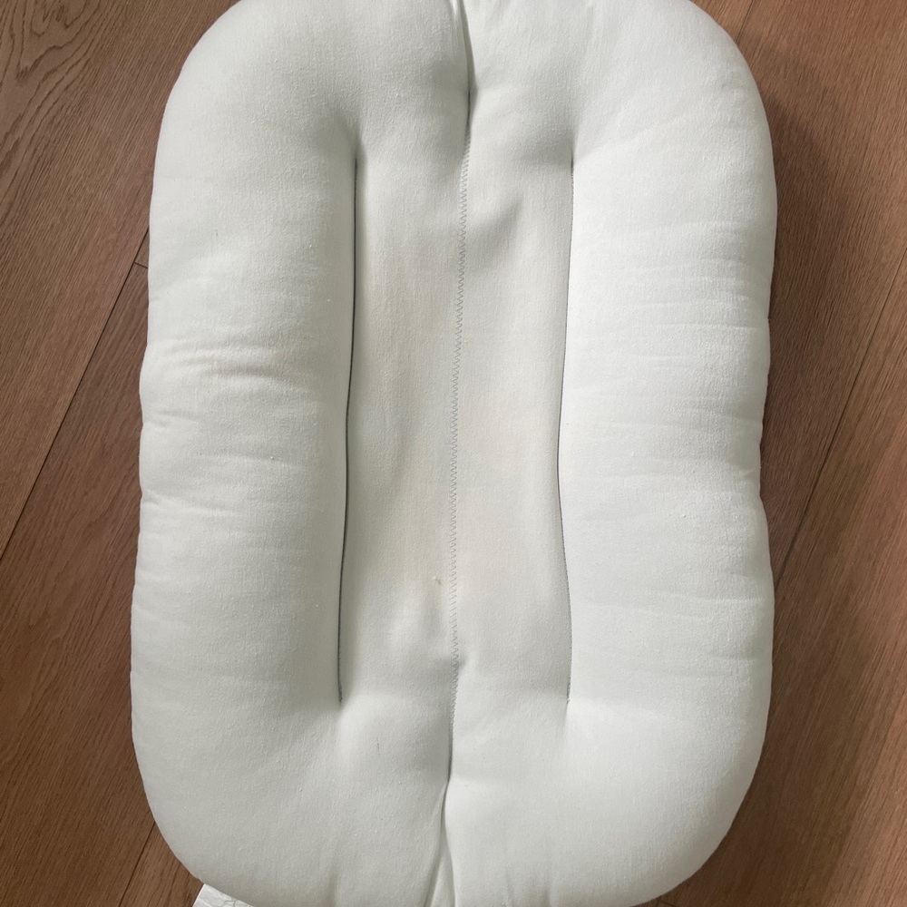 LIKE NEW Snuggle Me Organic Infant Lounger